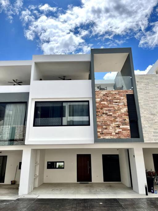 Holiday home Heavenly New Townhouse W/jacuzzi Near The *